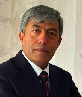 /BAŞKA BİRİ BEN GİBİ, TUTMASIN ELLERİNİ!